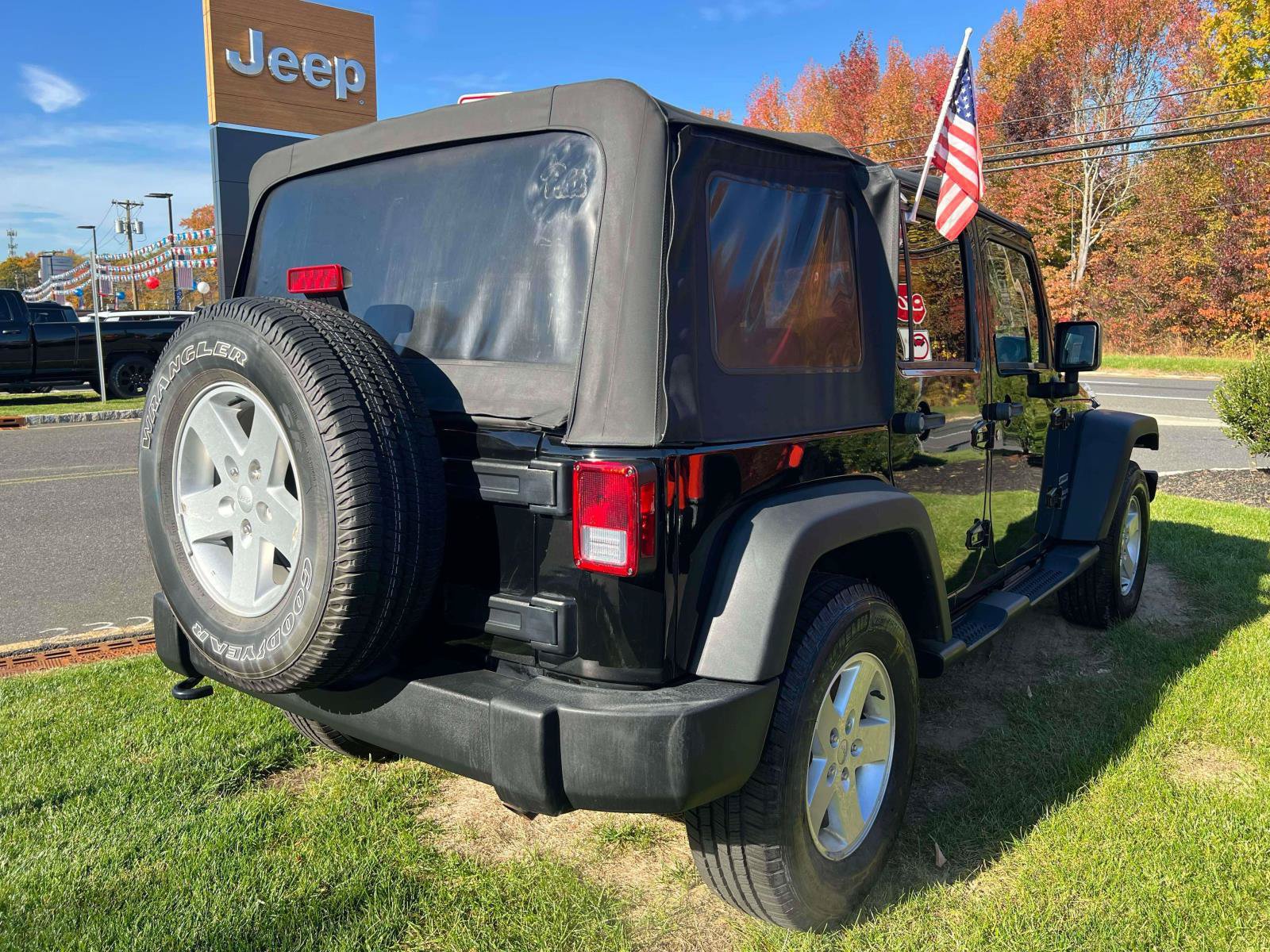 Used 2017 Jeep Wrangler Unlimited Sport w/ Quick Order Package 24S AWD/4WD image 4