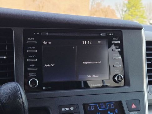 Used 2019 Toyota Sienna LE w/ LE Preferred Package image 26