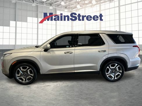 Used 2025 Hyundai Palisade Limited FWD image 2