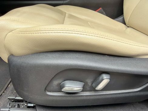 Used 2017 Cadillac XT5 FWD image 11