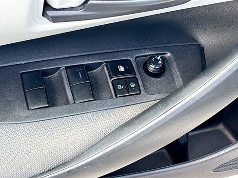 Used 2022 Toyota Corolla LE FWD image 17