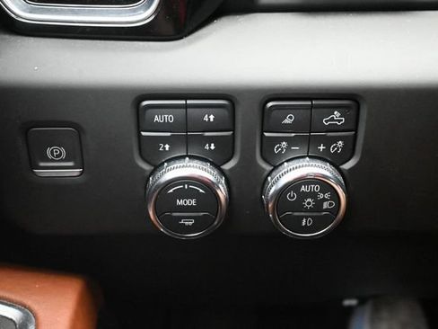 Used 2024 GMC Sierra 3500 Denali Ultimate AWD/4WD image 11