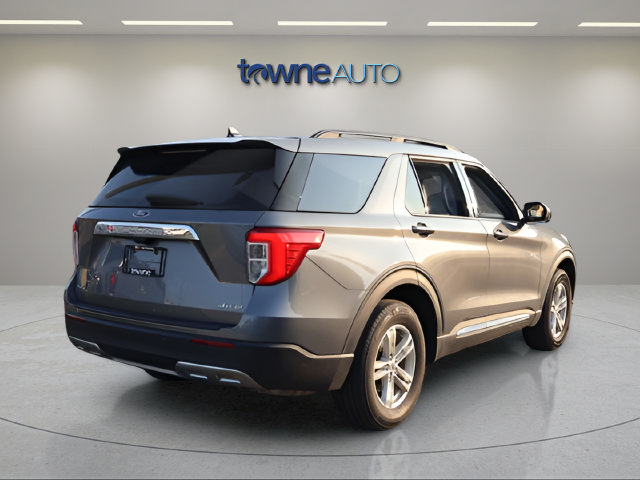Used 2023 Ford Explorer XLT w/ Equipment Group 202A AWD/4WD image 4