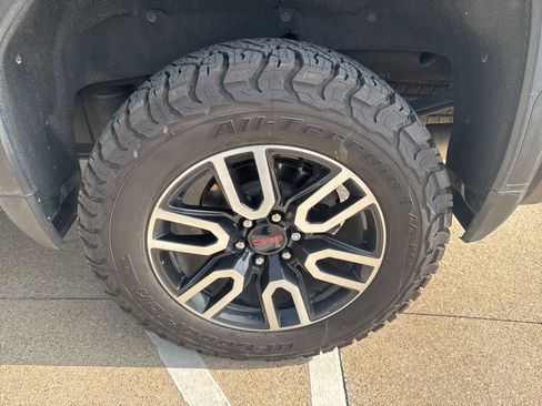 Used 2021 GMC Sierra 1500 AT4 w/ AT4 Preferred Package AWD/4WD image 4