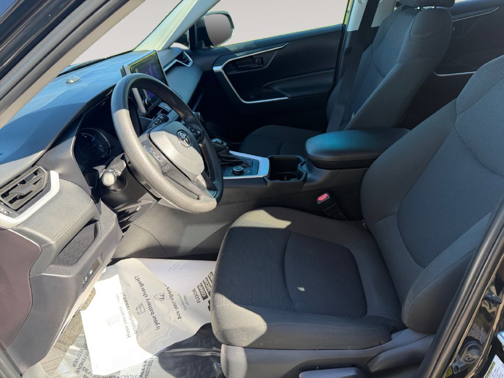 Used 2025 Toyota RAV4 LE AWD/4WD image 9
