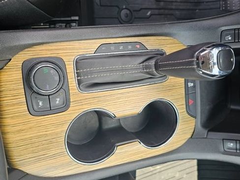 Used 2019 GMC Acadia Denali w/ Technology Package FWD image 26