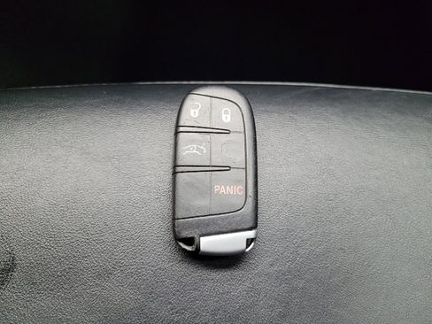 Used 2014 Chrysler 300 RWD image 32