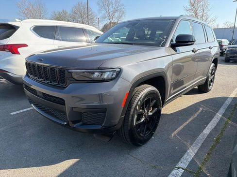 Used 2024 Jeep Grand Cherokee L Laredo image 3