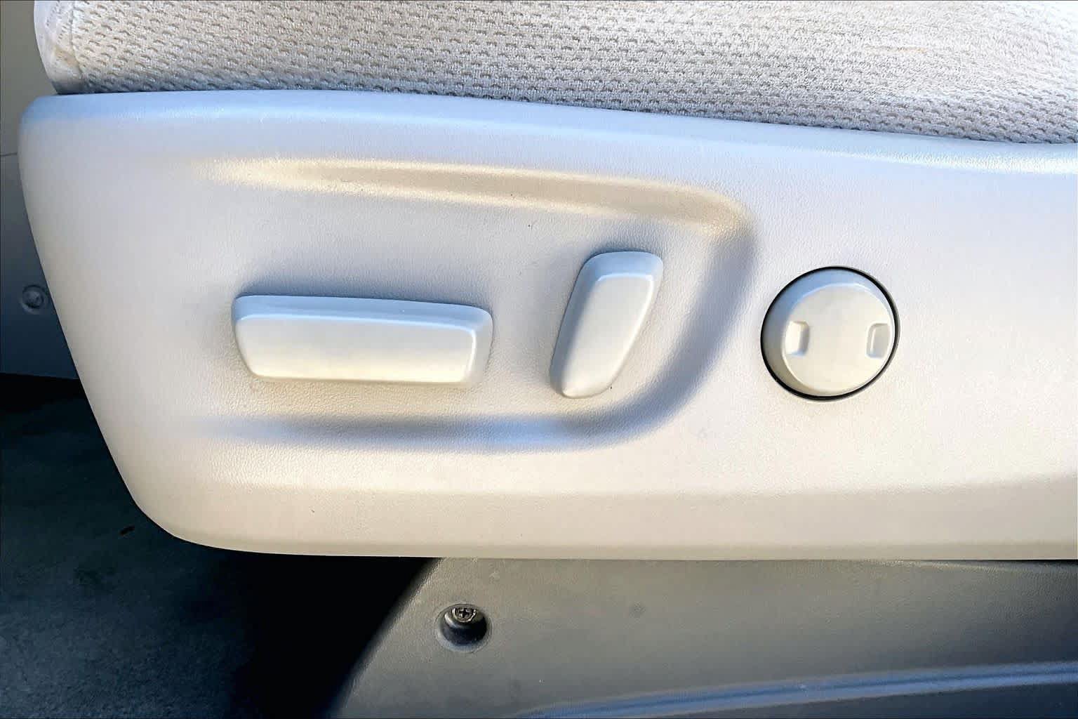 Used 2017 Toyota Sienna LE w/ Protection Package FWD image 26