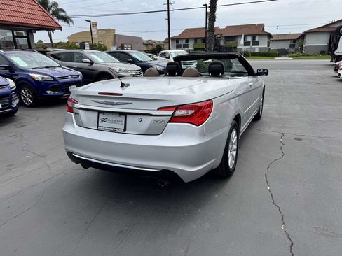 Used 2011 Chrysler 200 Touring FWD image 5