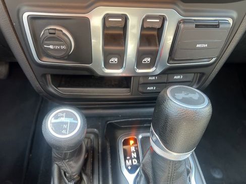 Used 2021 Jeep Wrangler Willys image 27