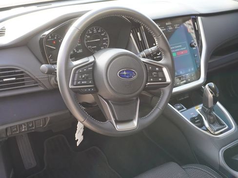 Used 2025 Subaru Outback Premium AWD/4WD image 4