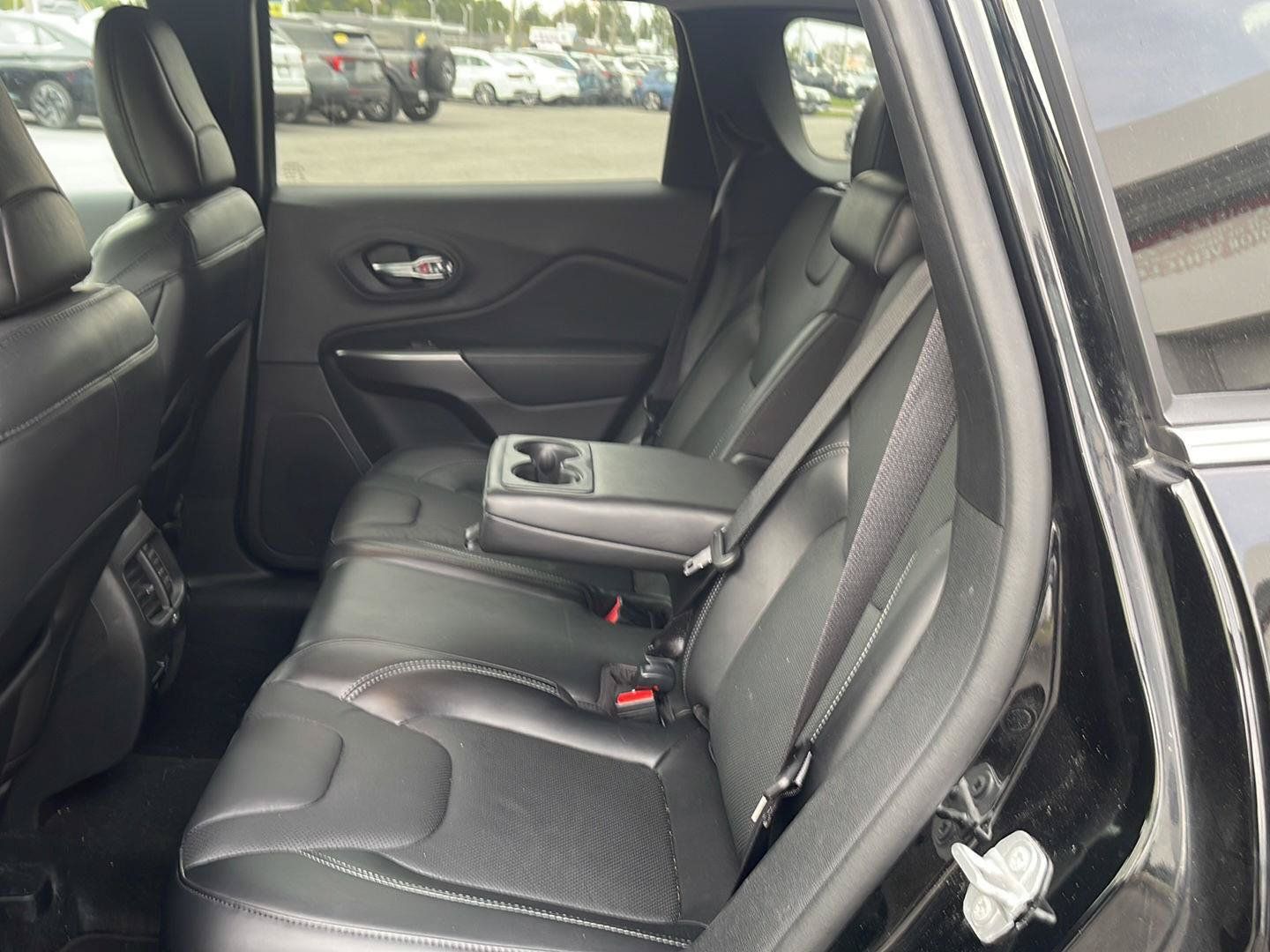 Used 2020 Jeep Cherokee Limited AWD/4WD image 7