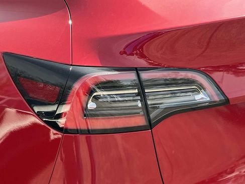 Used 2021 Tesla Model Y Long Range image 10