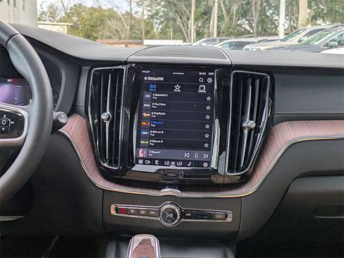 Certified 2023 Volvo XC60 B5 Ultimate w/ Climate Package image 22