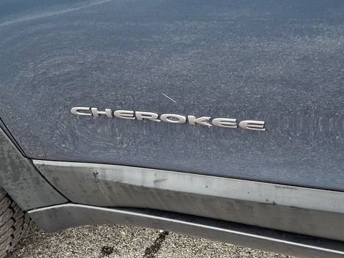 Used 2019 Jeep Cherokee Trailhawk w/ Comfort/Convenience Group AWD/4WD image 35