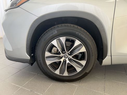 Used 2020 Toyota Highlander XLE image 12