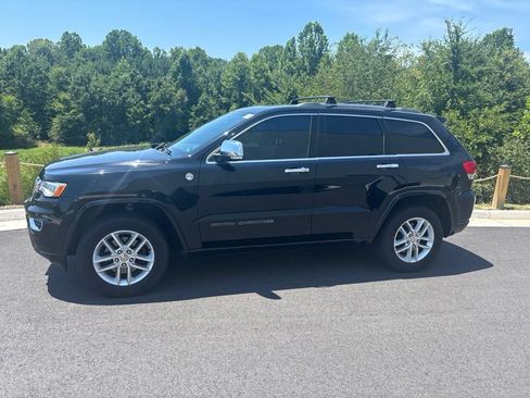 Used 2017 Jeep Grand Cherokee Overland w/ Jeep Active Safety Group AWD/4WD image 1
