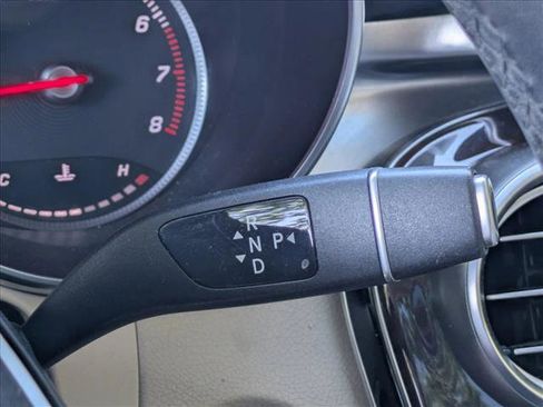 Used 2018 Mercedes-Benz GLC 300 4MATIC image 13