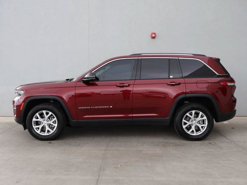 Used 2022 Jeep Grand Cherokee Limited RWD image 2