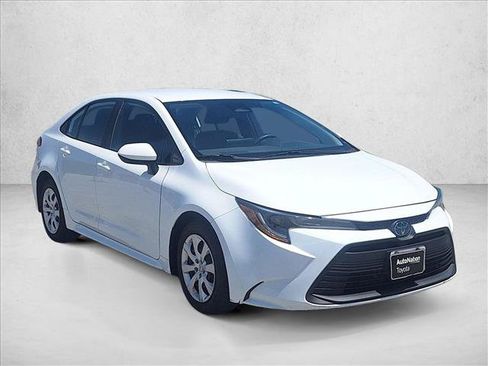 Used 2024 Toyota Corolla LE FWD image 3