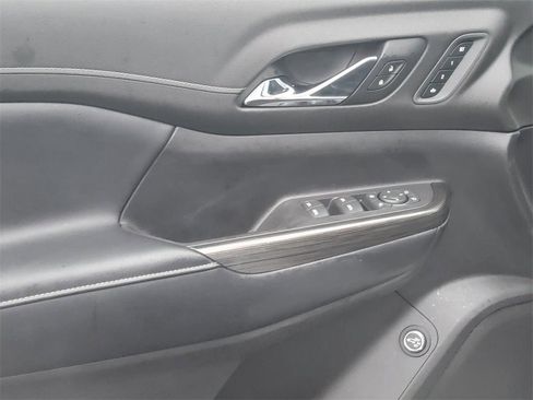 Used 2020 GMC Acadia SLT w/ Premium Package image 9