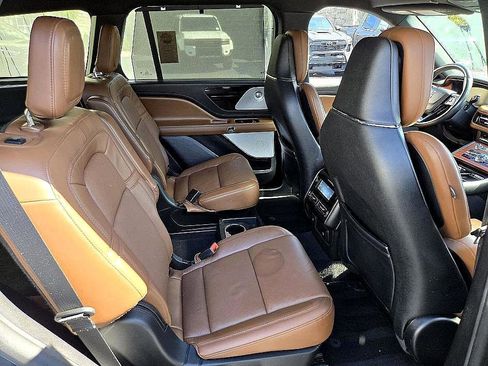 Used 2023 Lincoln Aviator Reserve w/ Equipment Group 201A image 17