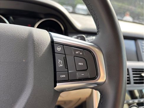 Used 2019 Land Rover Discovery Sport HSE AWD/4WD image 28