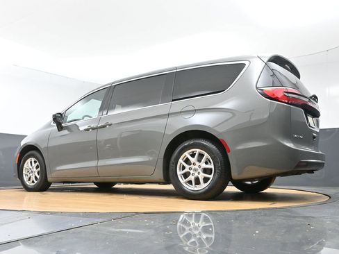 Used 2025 Chrysler Pacifica Select FWD image 54