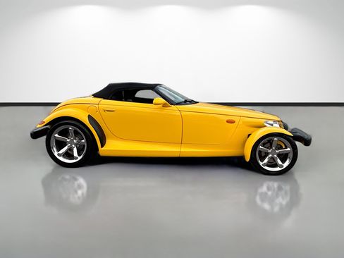 Used 2002 Chrysler Prowler RWD image 2