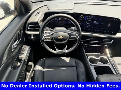 Used 2025 Chevrolet Traverse LT FWD image 11