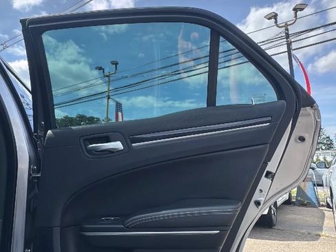 Used 2018 Chrysler 300 S w/ 300S Premium Group RWD image 19