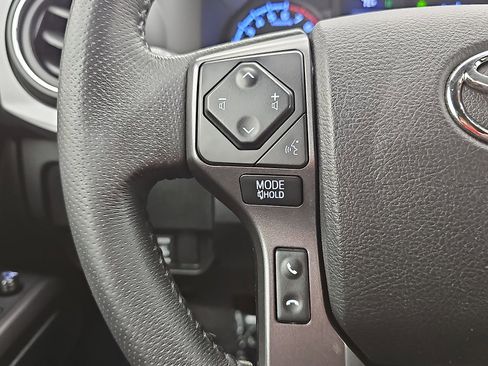 Used 2021 Toyota Tacoma TRD Sport w/ Technology Package AWD/4WD image 17