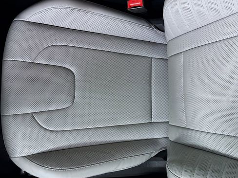 Certified 2024 Hyundai Elantra Limited FWD image 20