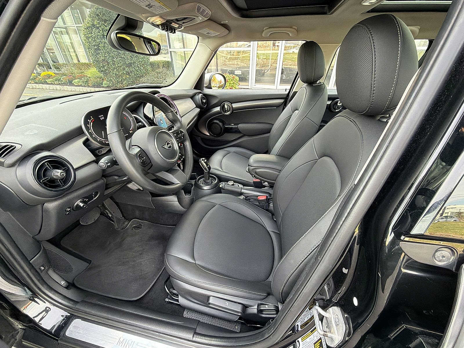 Used 2024 MINI Cooper 4-Door Hardtop FWD image 10