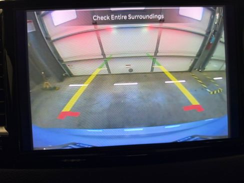 Used 2024 Chrysler Pacifica Touring-L FWD image 15
