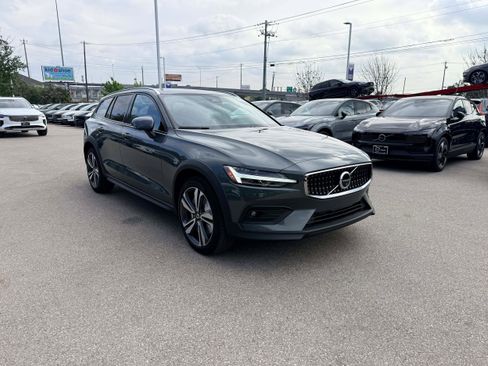 New 2026 Volvo V60 B5 Cross Country Plus w/ Climate Package image 7