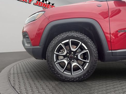 Used 2025 Jeep Compass Trailhawk w/ Trailhawk Elite Group AWD/4WD image 15