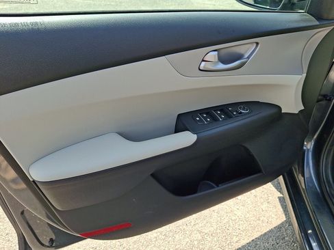 Used 2023 Kia Forte LXS w/ LXS Technology Package FWD image 23