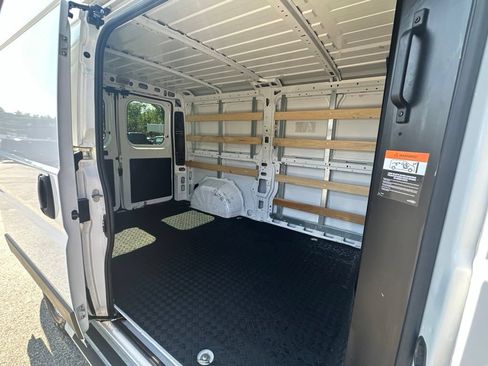 Used 2025 RAM ProMaster 2500 w/ U-Haul Equipment Group FWD image 33