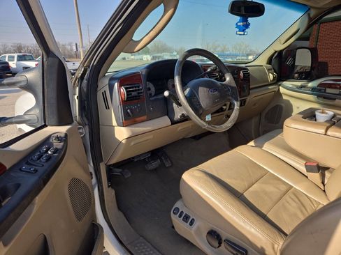 Used 2005 Ford F350 Lariat AWD/4WD image 11