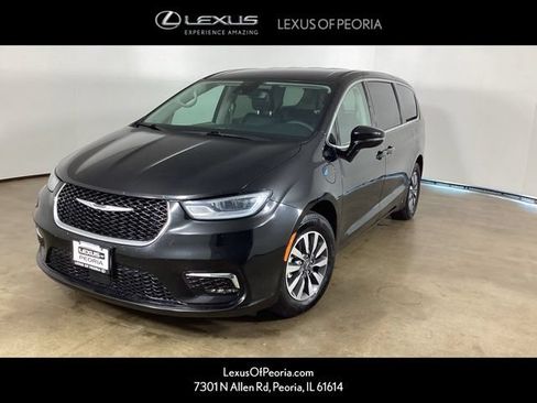 Used 2024 Chrysler Pacifica Limited FWD image 1
