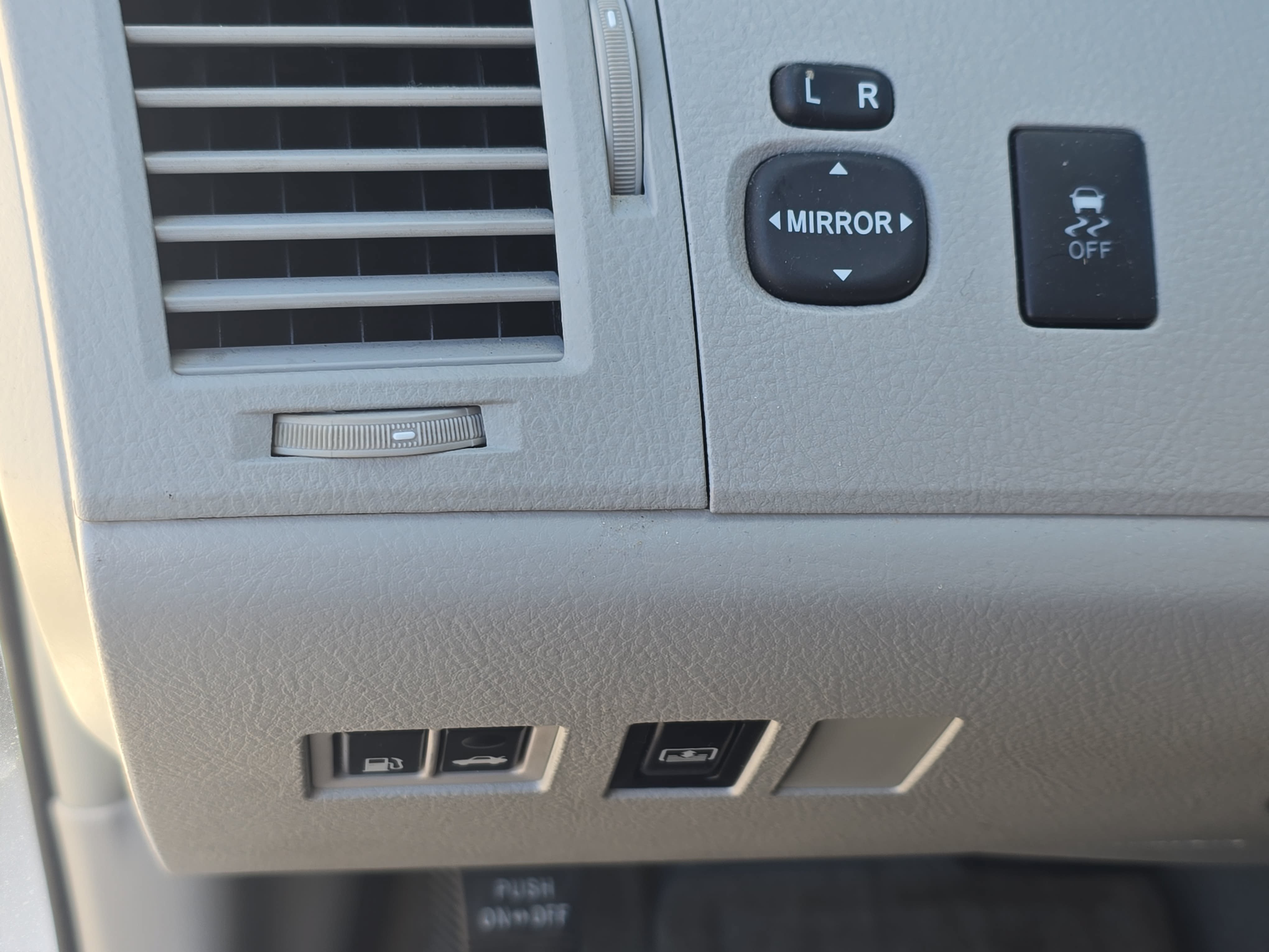 Used 2012 Toyota Avalon Limited FWD image 25