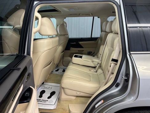 Used 2018 Lexus LX 570 4WD image 12