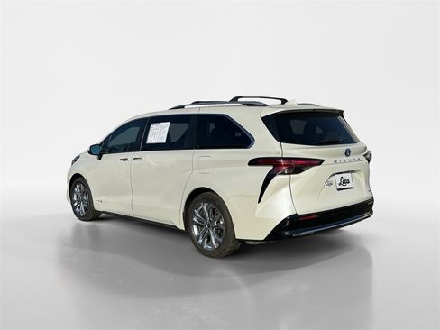 Used 2021 Toyota Sienna Platinum image 6