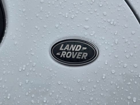 Used 2018 Land Rover Discovery HSE AWD/4WD image 12