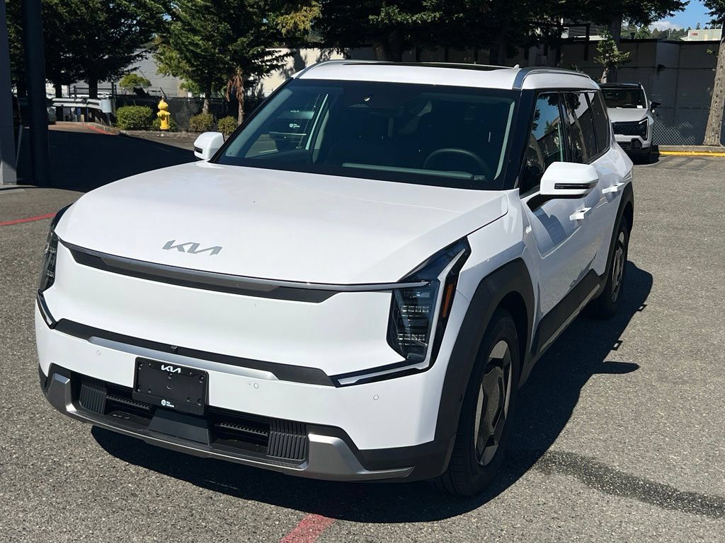 Certified 2026 Kia EV9 Wind AWD/4WD image 3