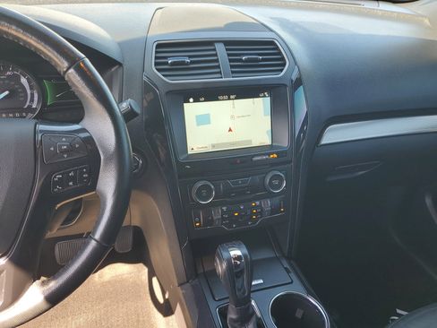Used 2018 Ford Explorer XLT w/ Equipment Group 202A image 22