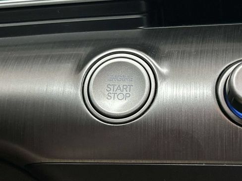 Used 2025 Hyundai Kona SEL FWD image 34