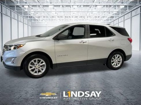 Used 2020 Chevrolet Equinox LS w/ LS Convenience Package FWD image 4